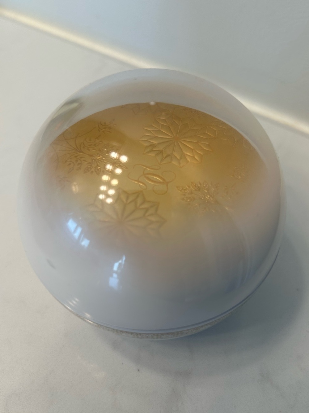 GUERLAIN white and gold Météorites Light-Enhancing Powder - LIMITED EDITION
